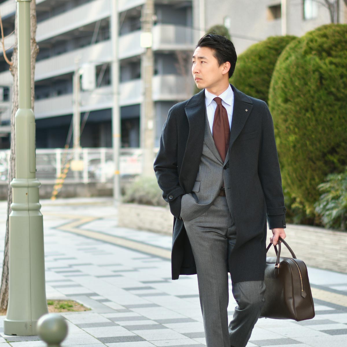 味のある灰色の装い TAGLIATORE【タリアトーレ】